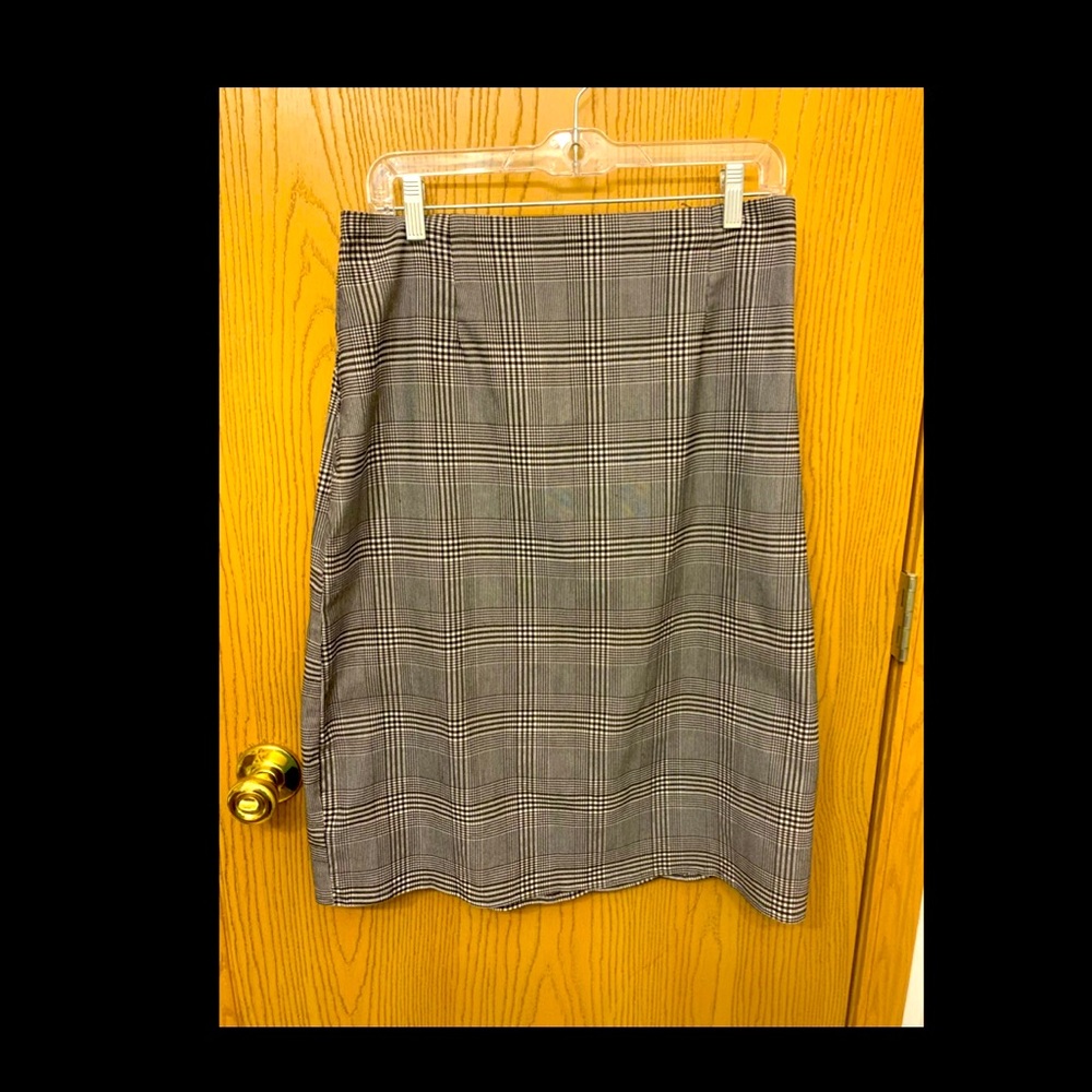 Black and Whites Striped Skirt!◼️◻️